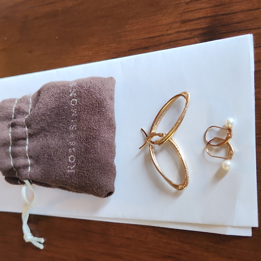 Two pairs earrings